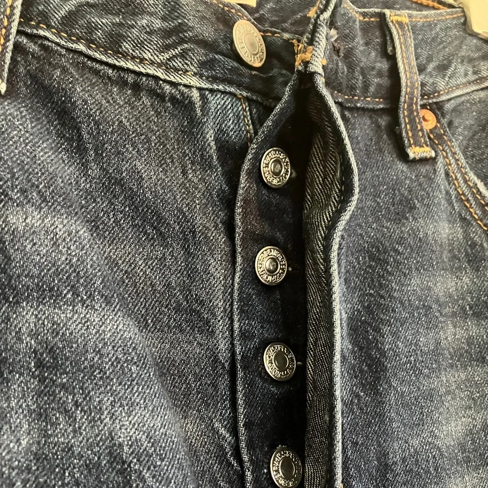 Levis - Picture 4 of 9
